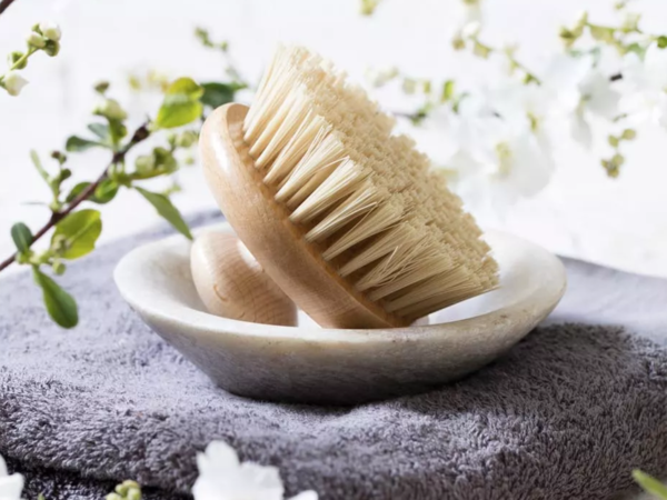 health-wellness_body-mind-spirit_skin_is-dry-brushing-my-skin-healthy_2067x2378_97539341 (1)