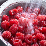 raspberries water rinse