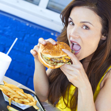 woman-fast-food-burgerQA