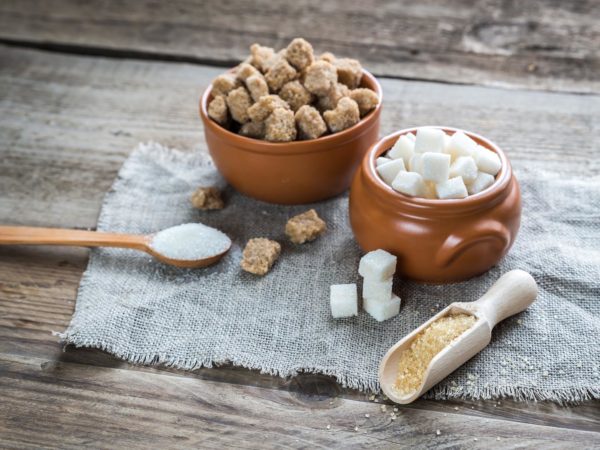 Bowls of white and brown sugar