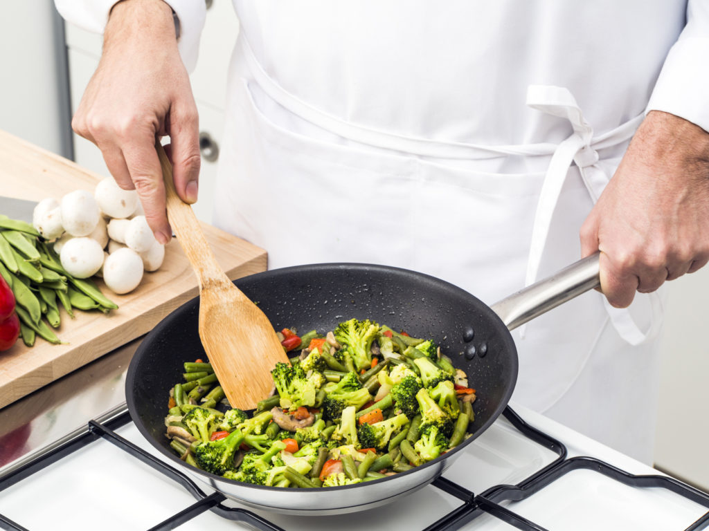 teknik sauteing memasak menggoreng