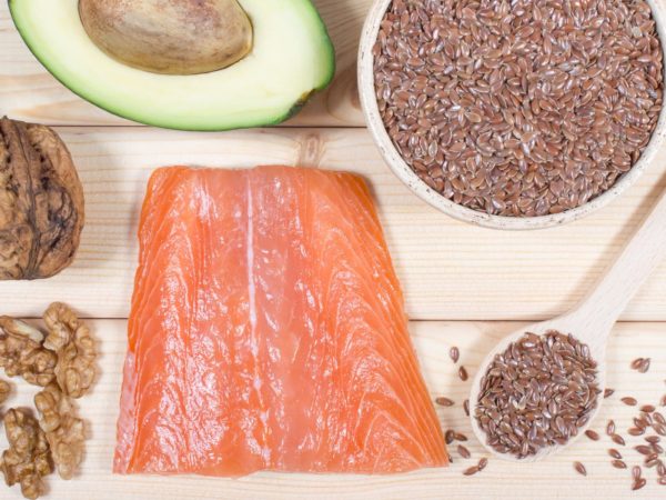 Sources of omega 3 fatty acids: flaxseeds, avocado, salmon and walnuts