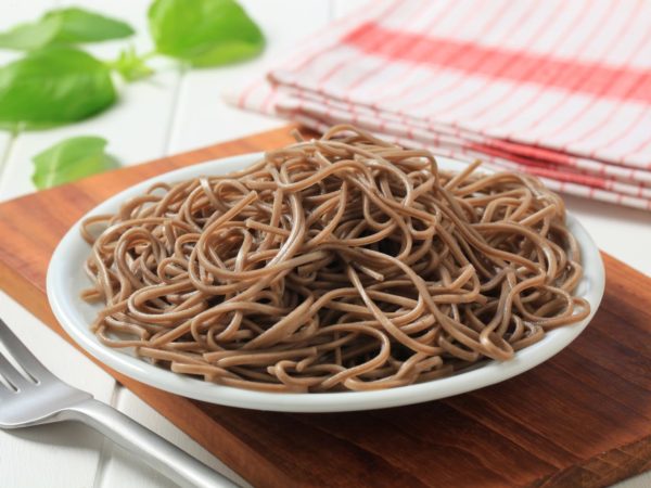 Japanese noodles made from wholewheat, buckwheat and quinoa flour