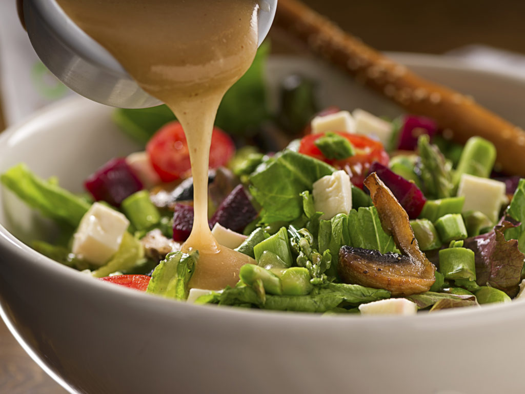 Organic green salad with lettuce, asparragus, beets, tomato,mushroom, fresh white cheese and vinaigrette dressing.