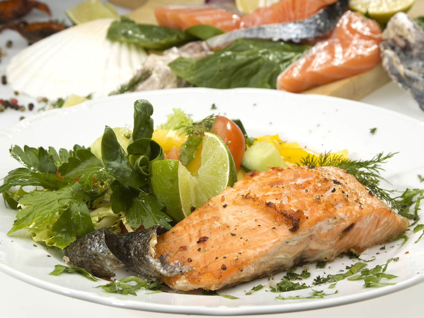 Baked salmon with lime and parsley