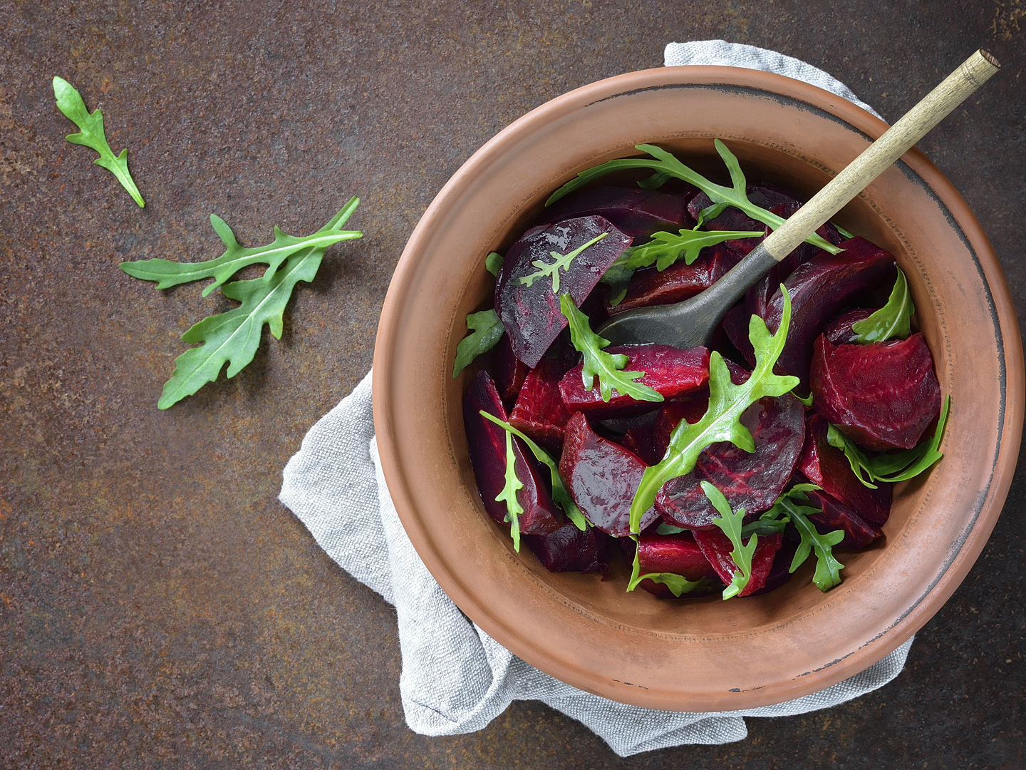 Beetroot and fresh arugula salad, overhead view