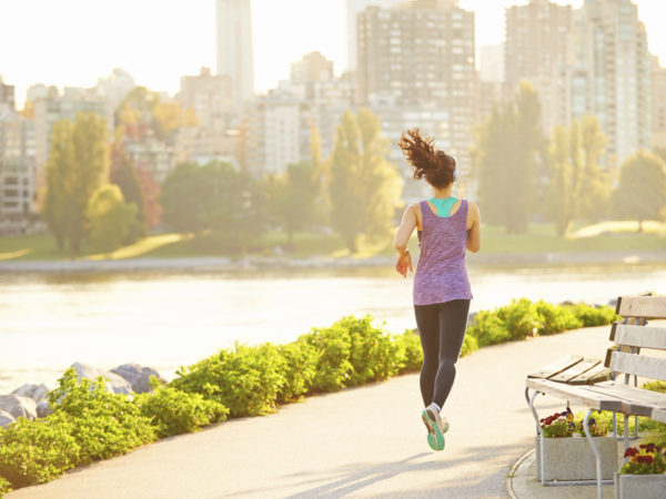 Rearview shot of a sporty woman jogging in the parkhttp://195.154.178.81/DATA/i_collage/pu/shoots/805676.jpg