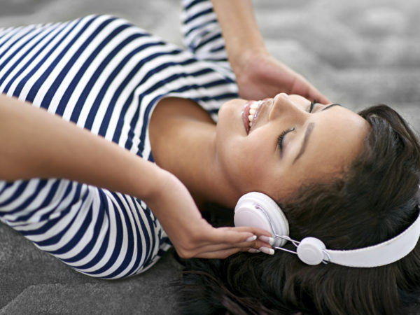 Shot of a young woman listening to music at homehttp://195.154.178.81/DATA/i_collage/pi/shoots/805766.jpg