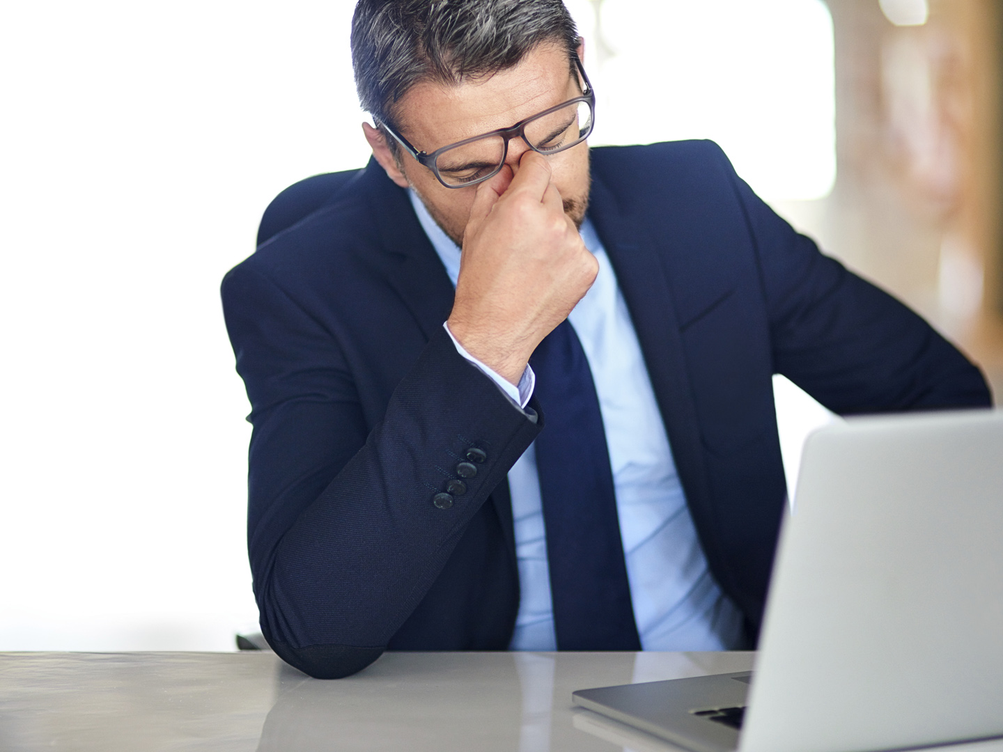 Shot of a businessman experiencing stress at the officehttp://195.154.178.81/DATA/i_collage/pi/shoots/806097.jpg