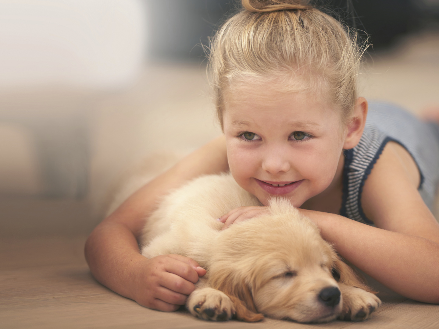 An adorable little girl with her puppy  at homehttp://195.154.178.81/DATA/i_collage/pi/shoots/783492.jpg