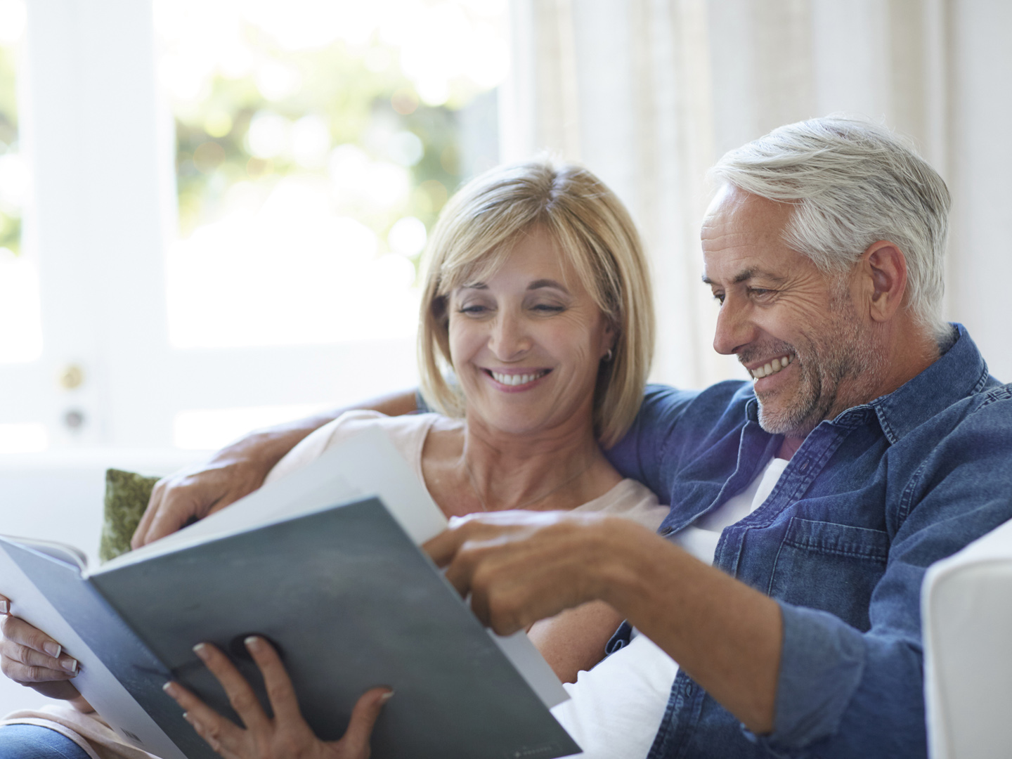 Cropped shot of a mature couple looking at an old yearbookhttp://195.154.178.81/DATA/i_collage/pu/shoots/805495.jpg