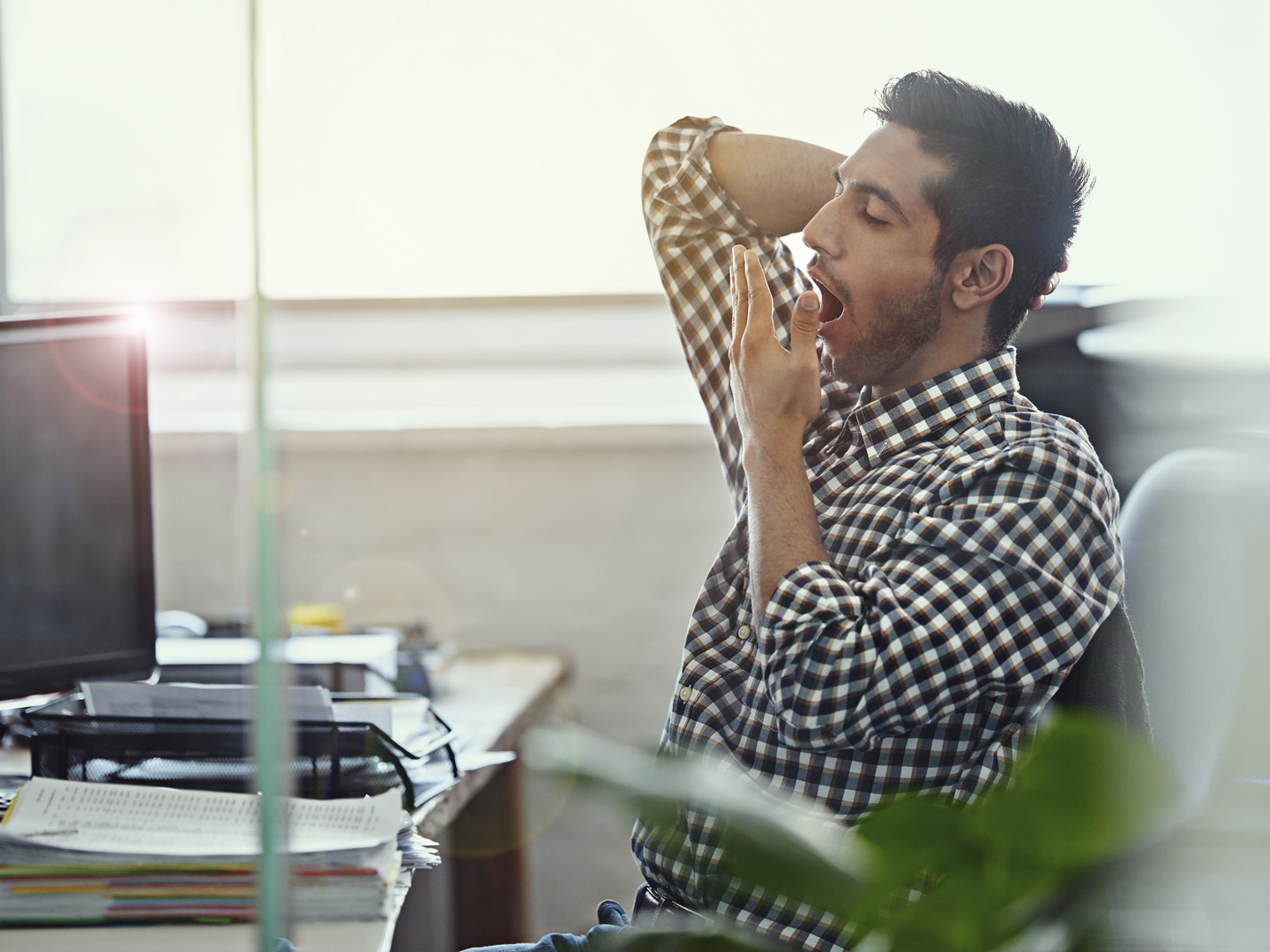 Cropped shot of a businessman yawning while working at his deskhttp://195.154.178.81/DATA/i_collage/pi/shoots/784296.jpg