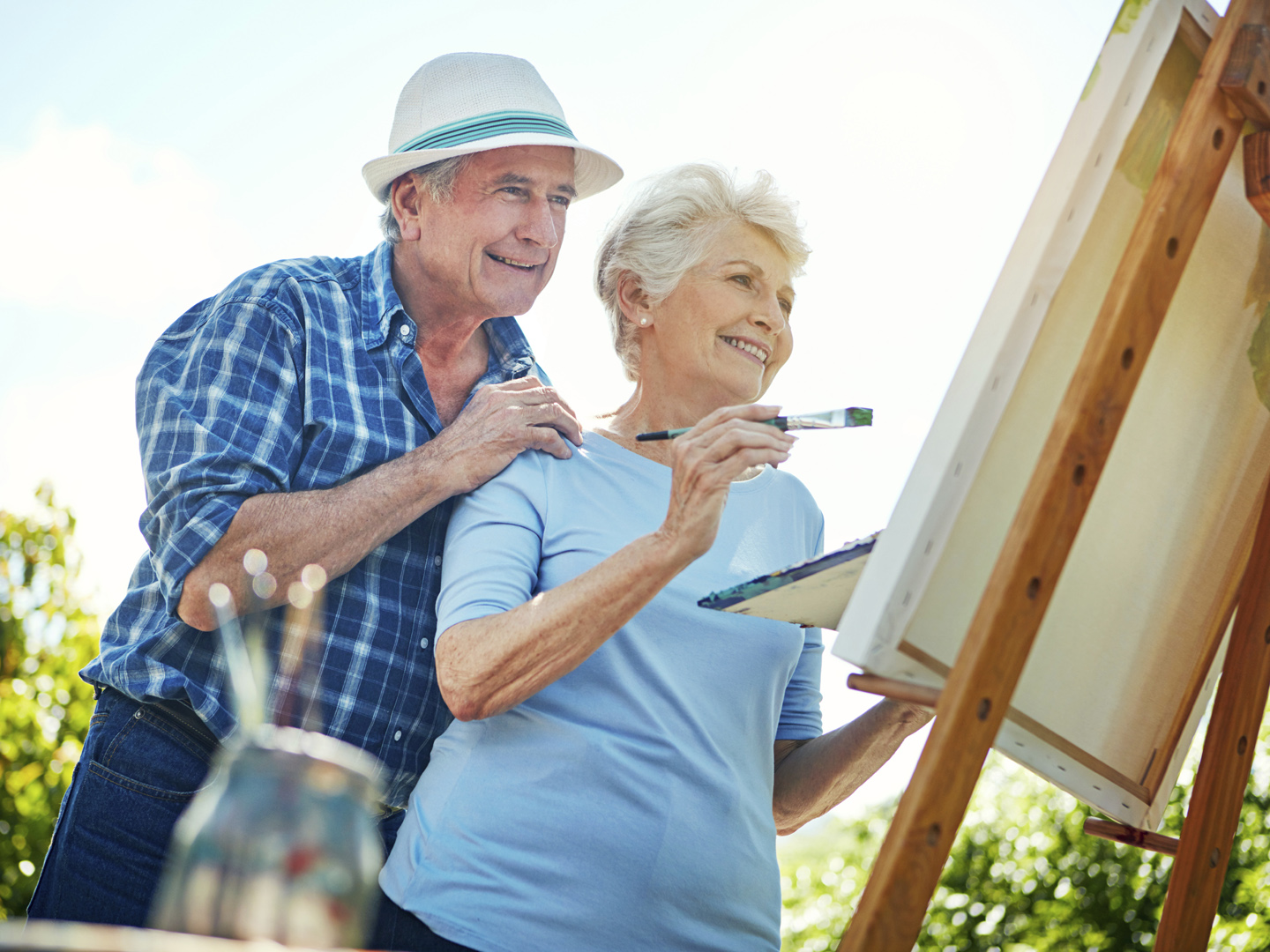 Cropped shot of a senior couple painting in the parkhttp://195.154.178.81/DATA/i_collage/pu/shoots/806253.jpg