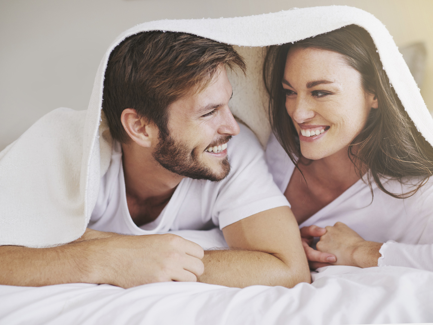 Cropped shot of an affectionate young couple in the bedroomhttp://195.154.178.81/DATA/i_collage/pi/shoots/784147.jpg