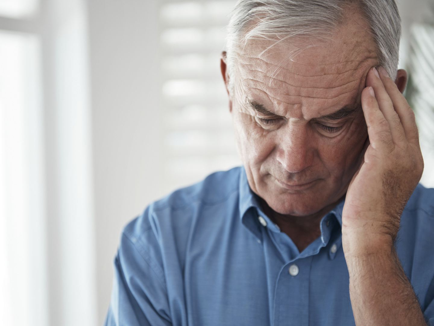 Cropped shot of a senior man suffering from a headachehttp://195.154.178.81/DATA/i_collage/pu/shoots/805516.jpg