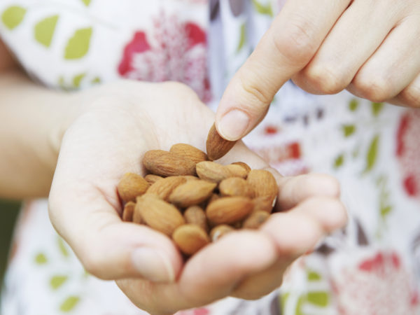 4 Reasons To Snack On Almonds