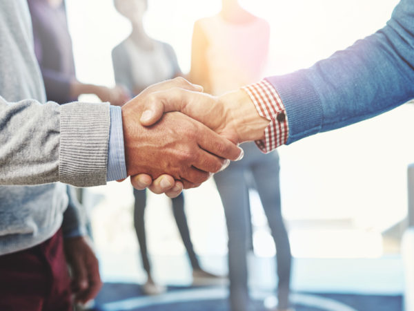 Closeup shot of two businesspeople shaking handshttp://195.154.178.81/DATA/i_collage/pu/shoots/805194.jpg