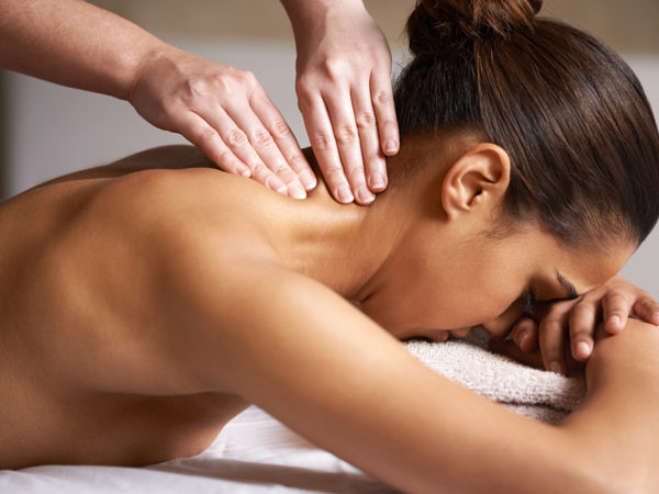 Cropped shot of a young woman getting a neck massage at a spahttp://195.154.178.81/DATA/i_collage/pi/shoots/782839.jpg