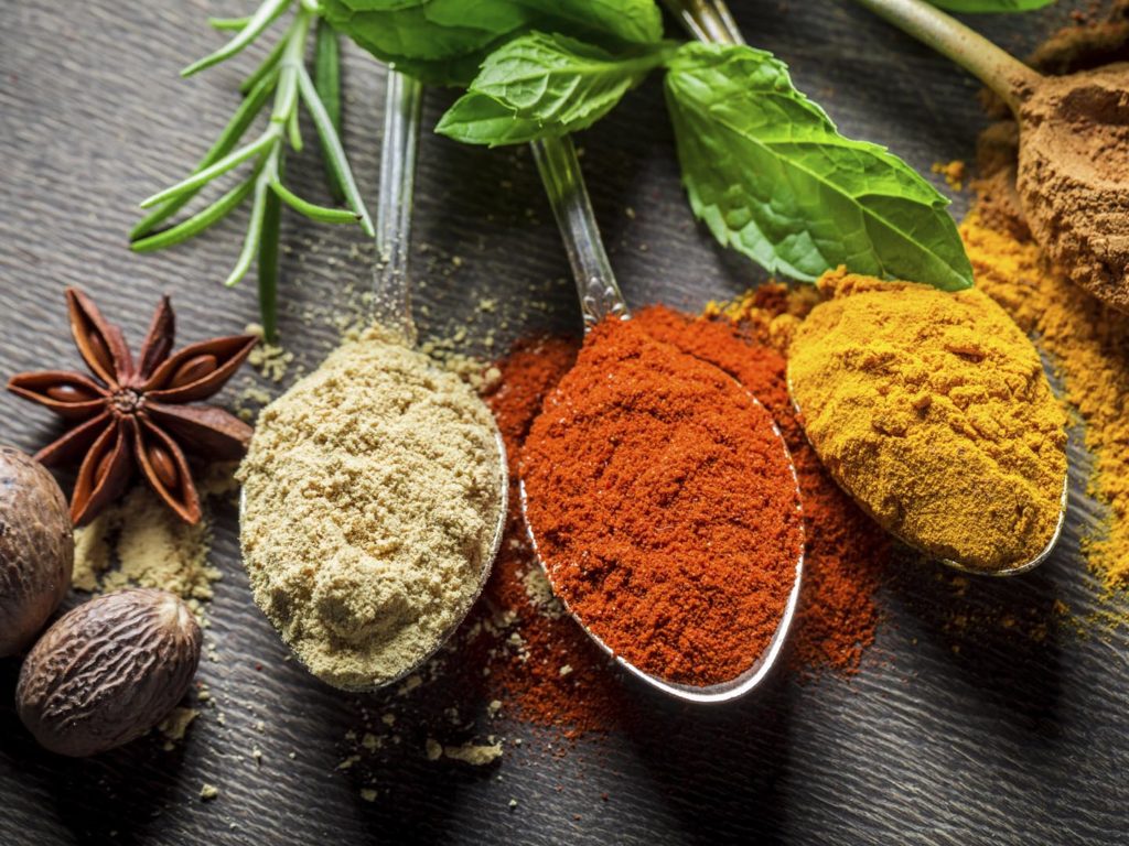 Intensive condiments on old spoons