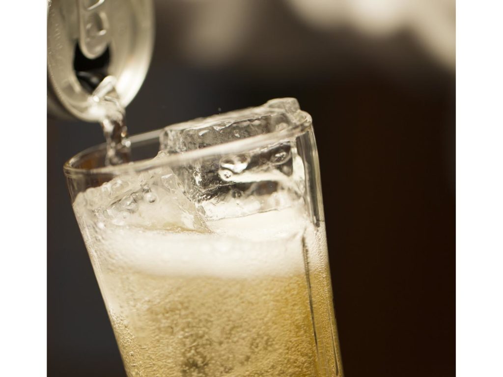 Mixing a highball cocktail