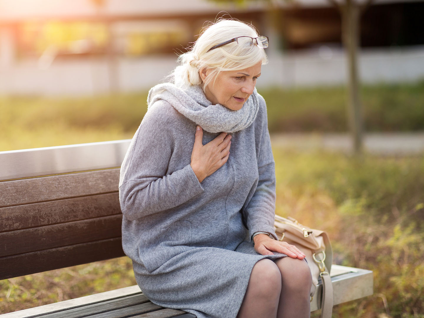 Women’s Chest Pain | Weekly Bulletins | Andrew Weil, M.D.