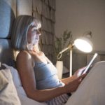 Img_Woman_ReadingIpad_Relaxing